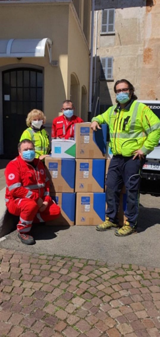 Tute per il 118 da Kiwanis e Club Vespa