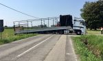 Camion di traverso a Desana: traffico bloccato