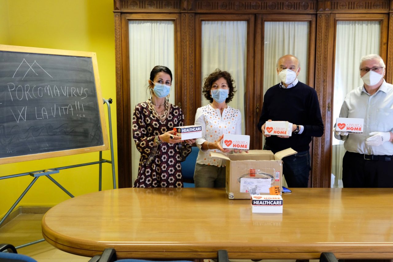 Soroptimist Club Vercelli dona cinquecento mascherine ai medici