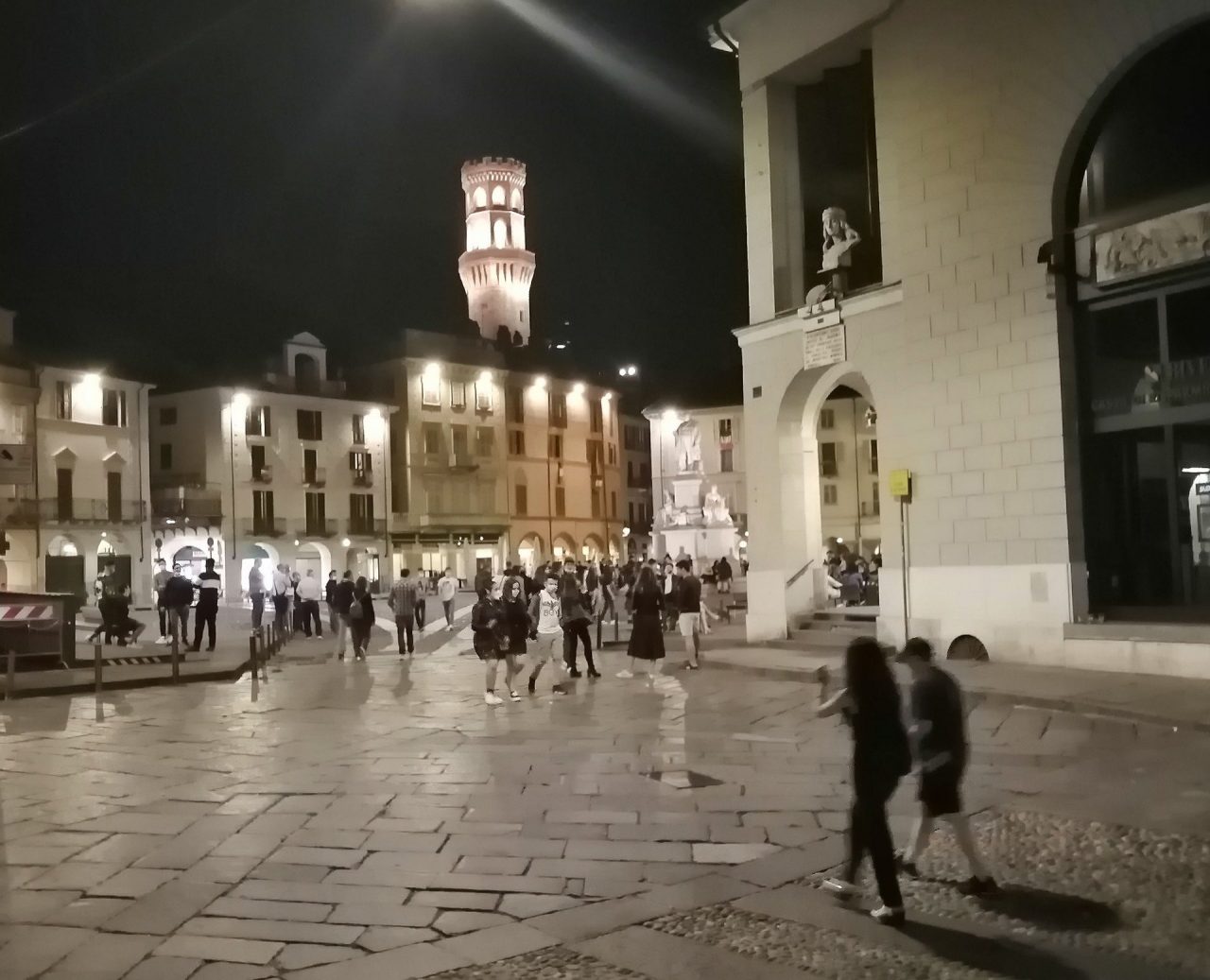 Movida chiassosa a Vercelli: lettera aperta ad alcuni baristi del centro