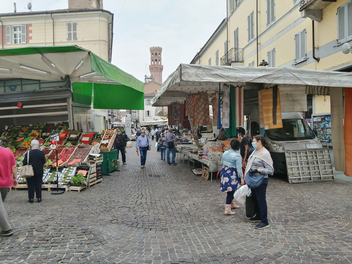 Bentornato mercato: ripartenza regolare e tanta gente
