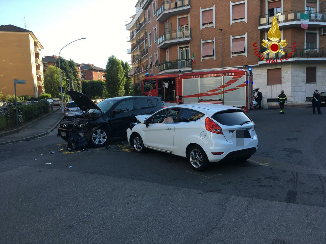 Scontro a Vercelli: 4 feriti