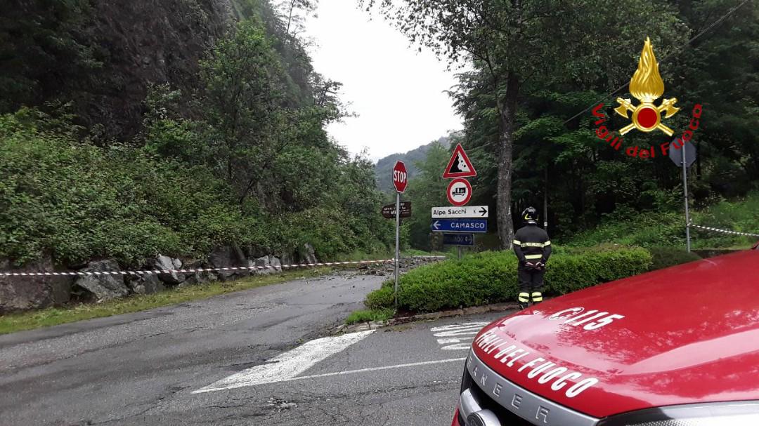 Frana vicino a Varallo, strada interrotta