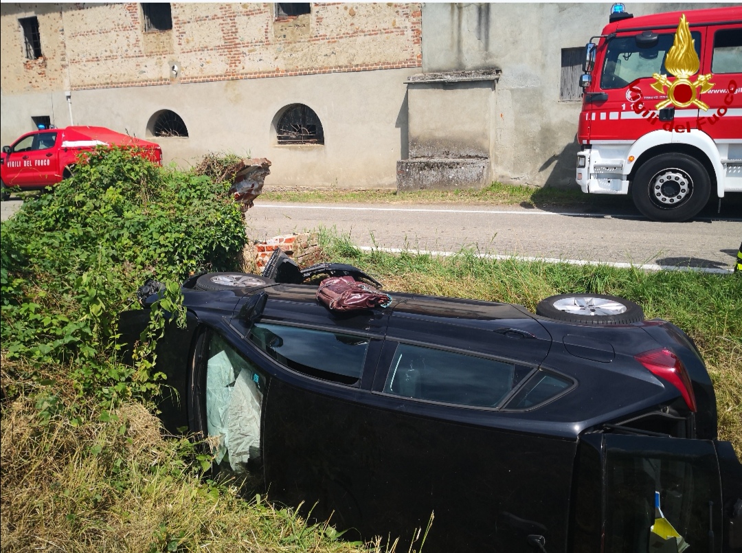 Auto nel canale: conducente in codice giallo