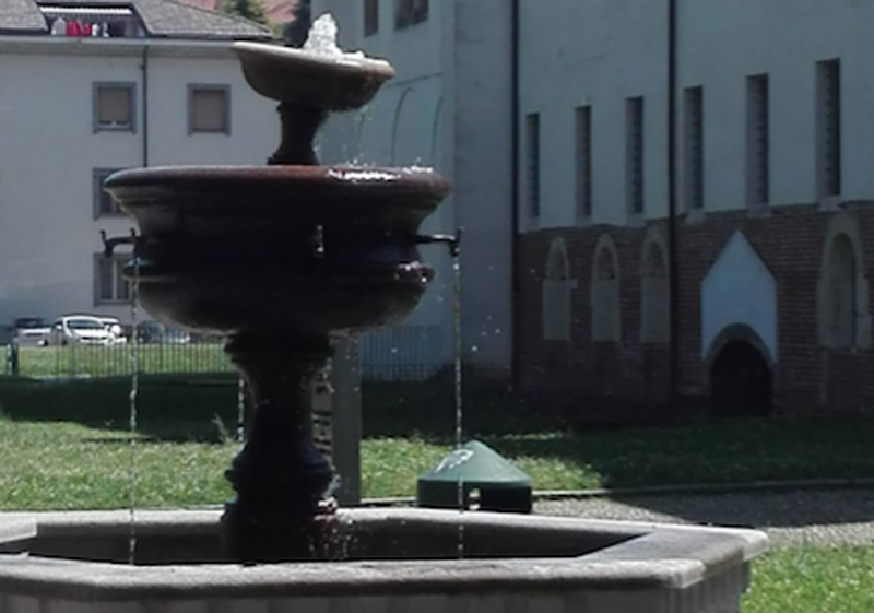 Fontana “dal Luca” come la torre di Pisa…