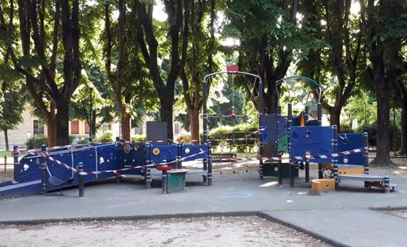 Lite in piazza Mazzini: minacce con il coltello e uno schiaffo