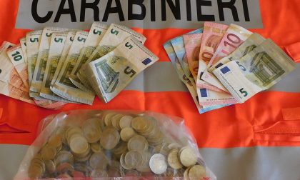 Rubano 300 euro in un bar: presi subito dai carabinieri