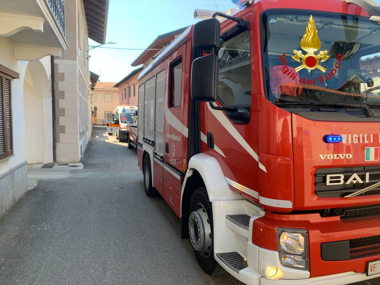 Tronzano: uomo soccorso nella sua abitazione