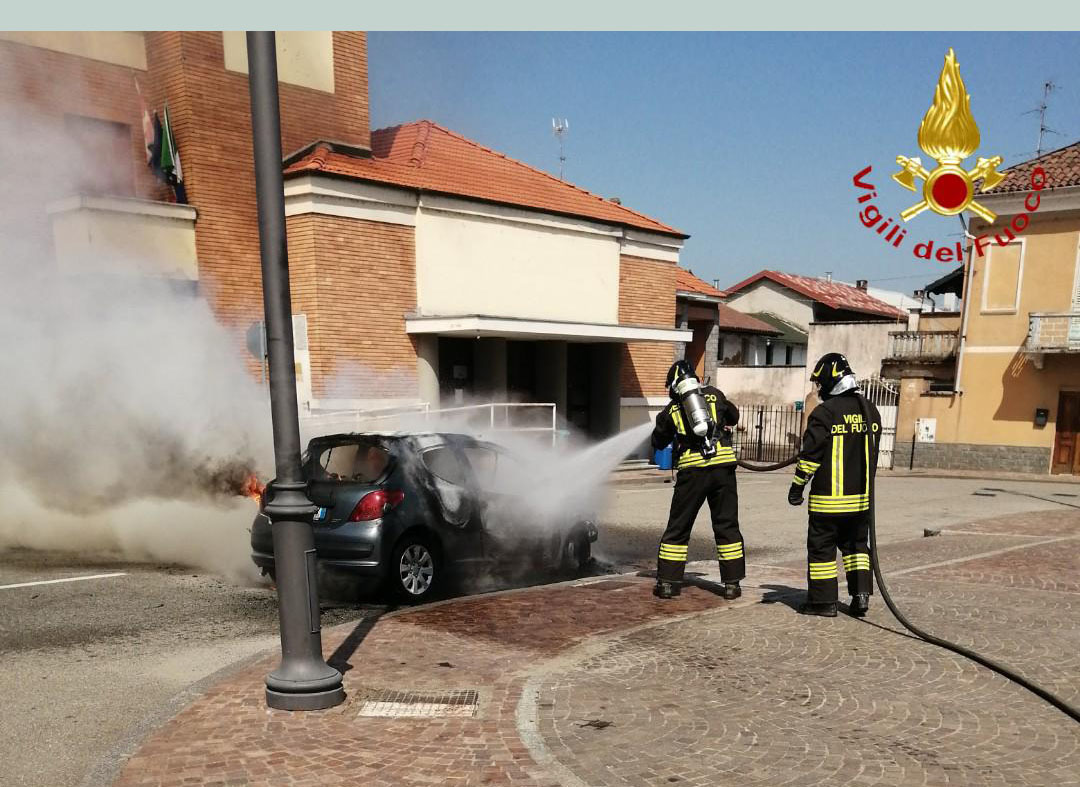 Auto a fuoco ad Asigliano – il video