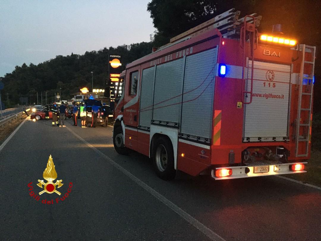 Incidente stradale: ferito incastrato fra le lamiere