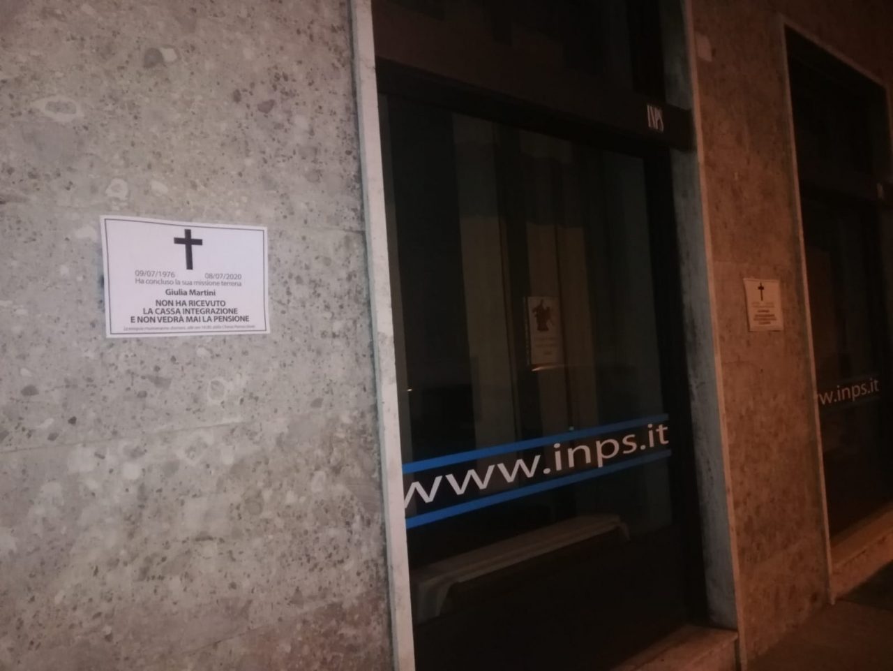 Casa Pound: manifesti da morto anche alla sede Inps di Vercelli