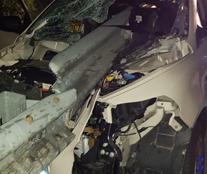 Il guard rail entra nell’auto: pauroso incidente