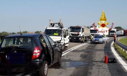 Scontro mortale sulla rampa dell'A26 a Borgo Vercelli