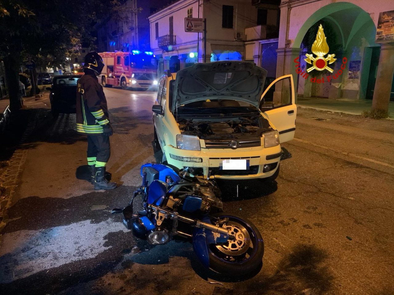Crescentino: scontro auto-moto, centauro ferito