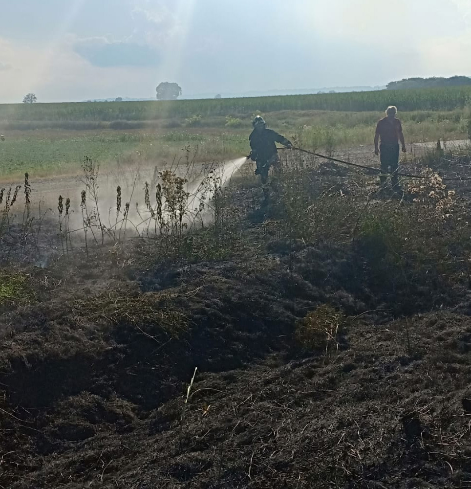 Sterpaglie in fiamme ad Alice Castello intervengono i Vigili del Fuoco di Santhià