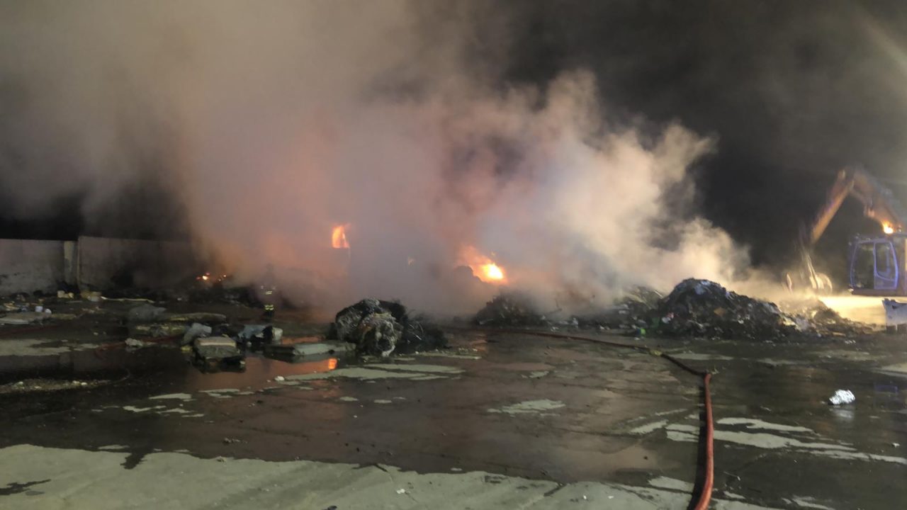 Ditta Vescovo ancora a fuoco: allarme a Palazzolo