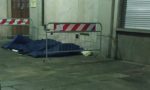 Migranti: una notte sotto i portici del municipio