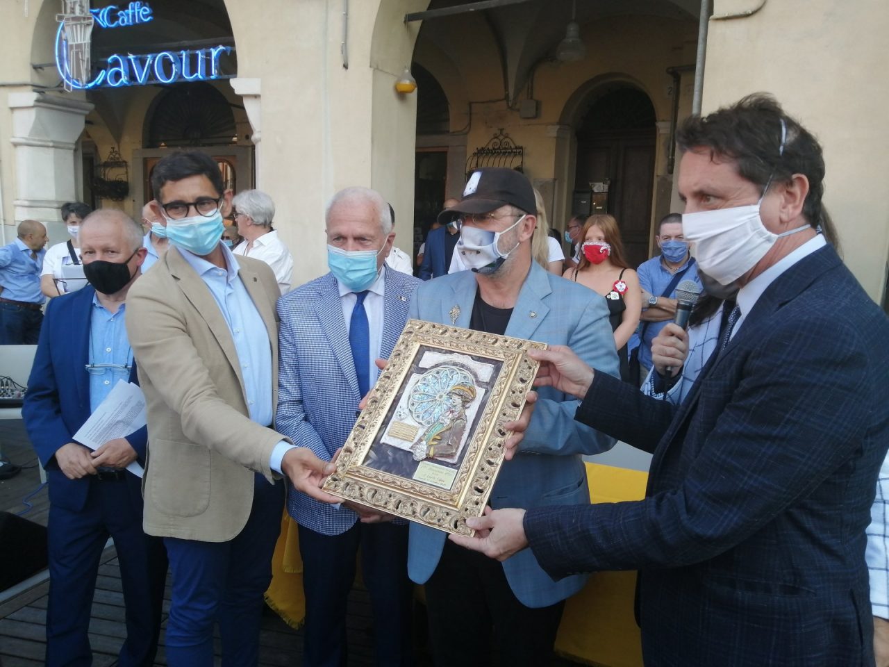 Olmo riceve il Bicciolano d’oro e si racconta alla città – Video