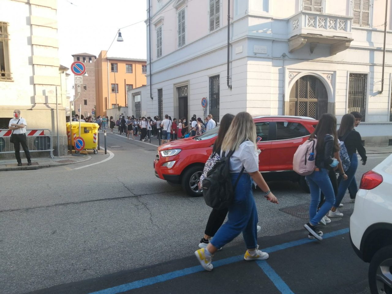 Scuola: oggi si riparte con mille dubbi