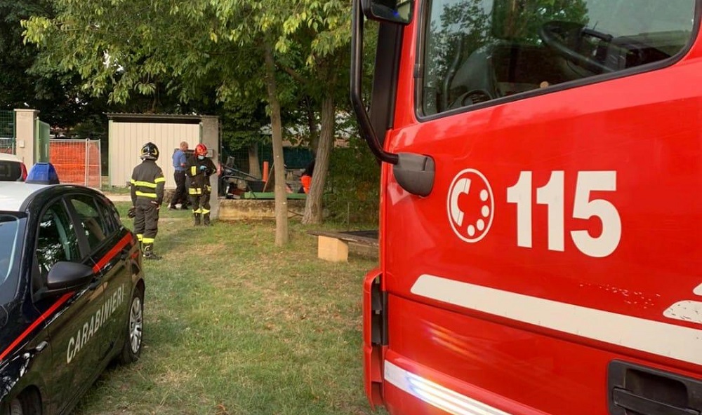 Mini escavatore si ribalta: un ferito a Cigliano