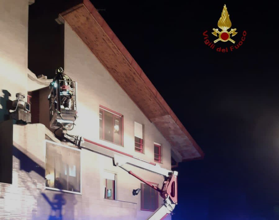 Incendio in un pub di Gattinara: alcune persone intossicate dal fumo