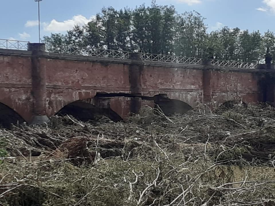 Canale Cavour: danneggiato il ponte sul Cervo