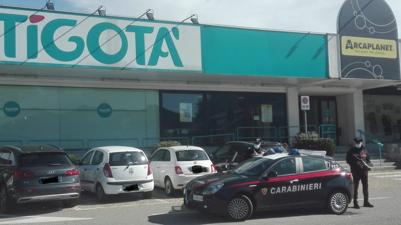 Rubano al Tigotà di Borgosesia: denunciate due donne