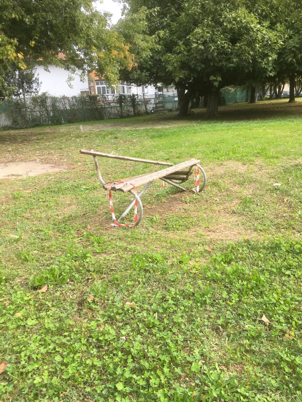 panchine dietro scuola alciati2