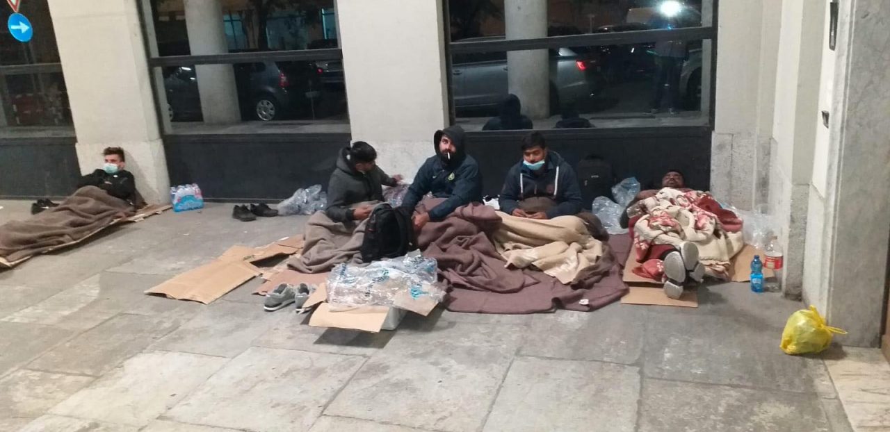 Migranti: istituzioni sempre assenti, in 16 seguiti da Vercelli Solidale