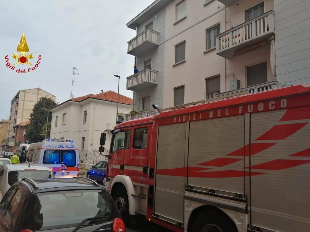 Coppia di anziani colti da malore soccorsi dai Vigili del Fuoco