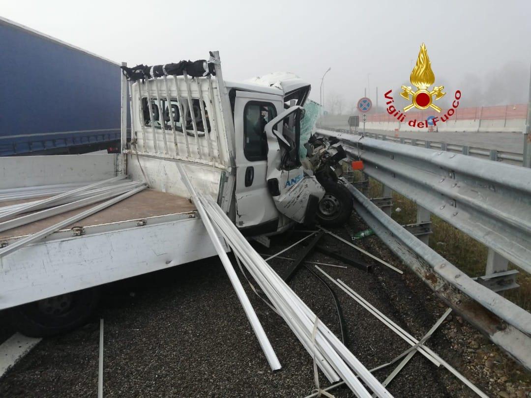 Incidente sulla A4 a Villarboit tre mezzi coinvolti