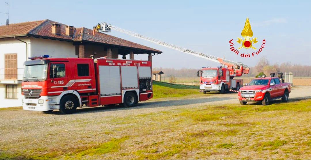 Camino a fuoco: i Vigili del Fuoco evitano il peggio