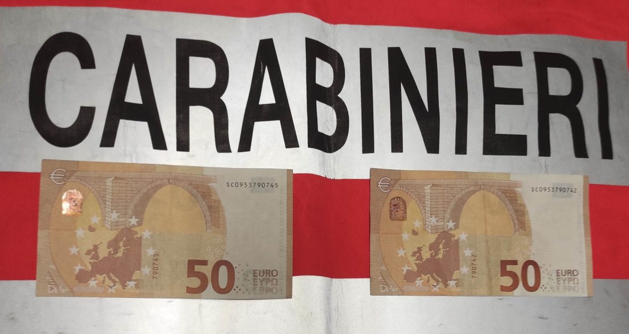 Pagano con banconote false: due denunce