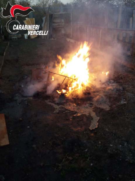 Livorno Ferraris: brucia rifiuti e finisce nei guai