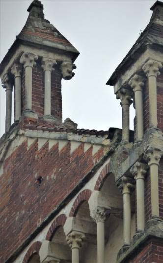 Crolla un pezzo della storia di Vercelli