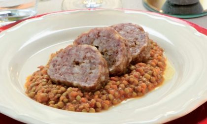 Capodanno 2021 | Ricetta cotechino e lenticchie | Ma chi era San Silvestro?