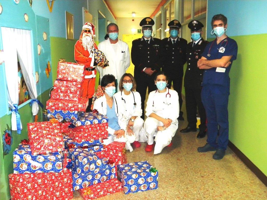 Babbo Natale dei Carabinieri in pediatria a Vercelli