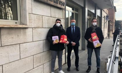 Dai giovani di Forza Italia panettoni alla Casa di Riposo