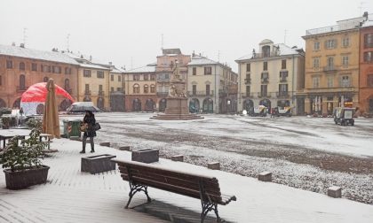 Neve in città: qualche mezzo già in azione