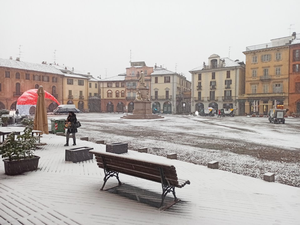 Neve in città: qualche mezzo già in azione