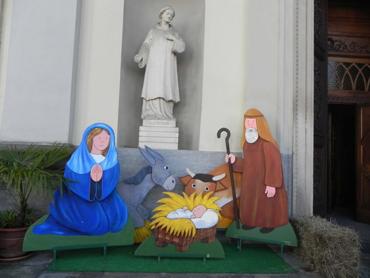 Gli “Amici del Presepio” sono tornati in piazza Roma a Santhià