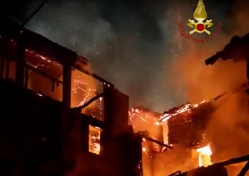 Incendio a Scopa: operazione ancora in corso – Video