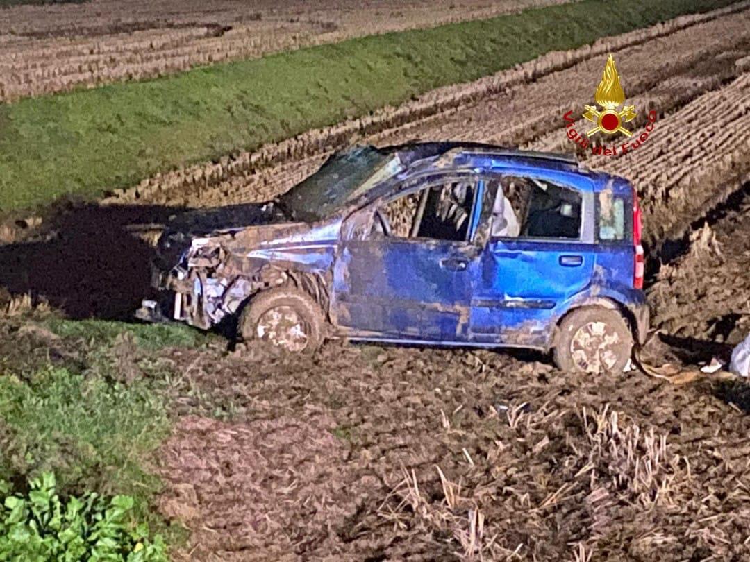Auto fuori strada: un ferito in ospedale