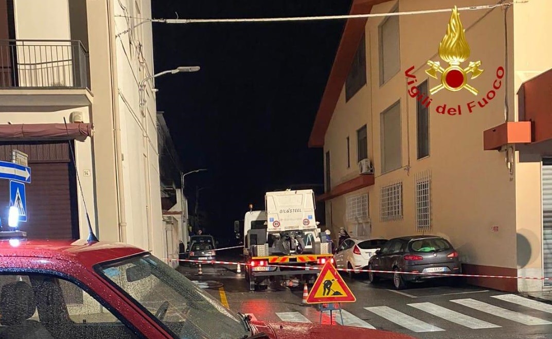 Trino: violento corto circuito e un quartiere al buio