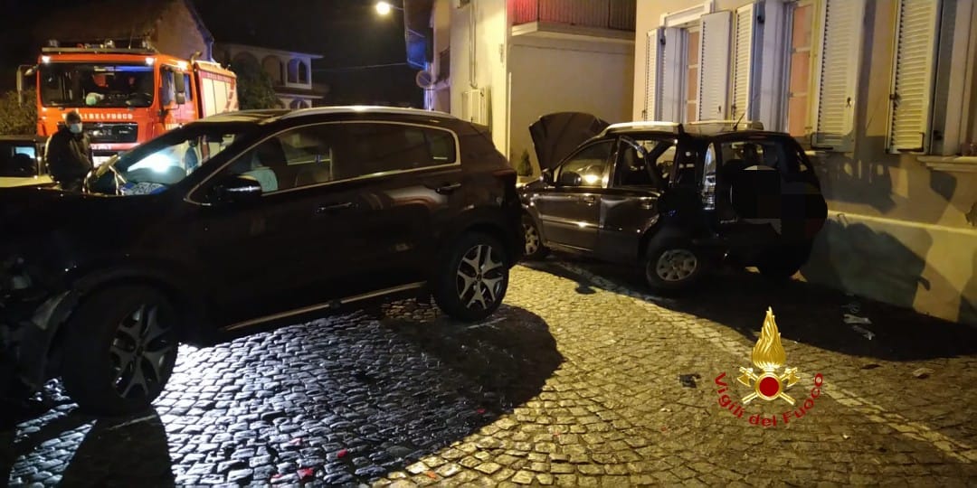 Carambola con quattro auto coinvolte: feriti in ospedale