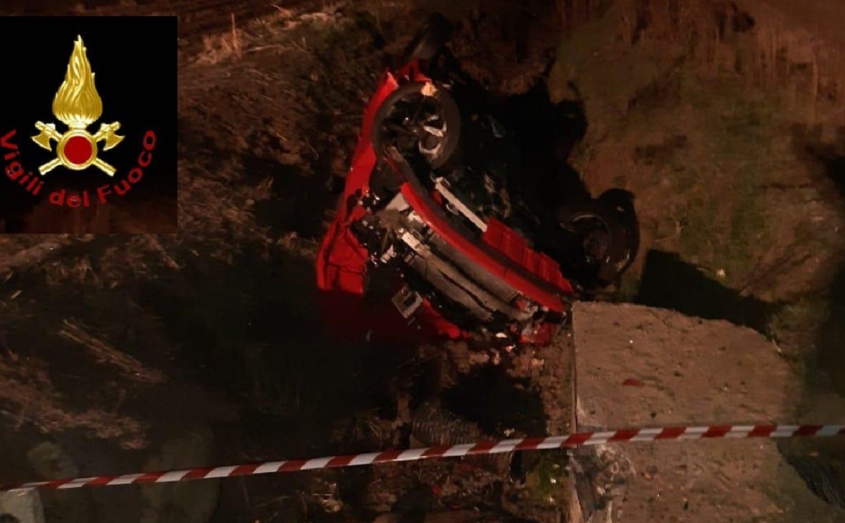Auto nel campo: ferita una ragazza