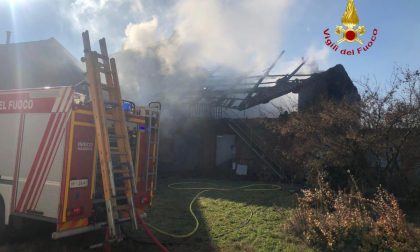 Incendio all’impianto fotovoltaico: vigili del fuoco al lavoro