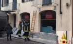 Furgone abbatte balcone: tragedia sfiorata