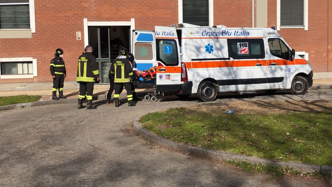 Incidente in casa: donna soccorsa in piazza Medaglie d’oro