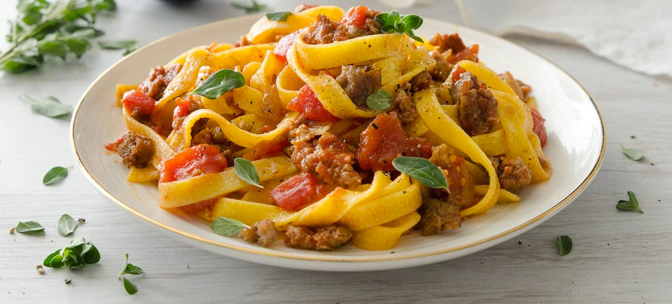 Tagliatelle e salsiccia, piatto semplice e gustoso